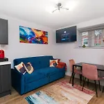 Awesome 1 Bedroom Flat In Twickenham