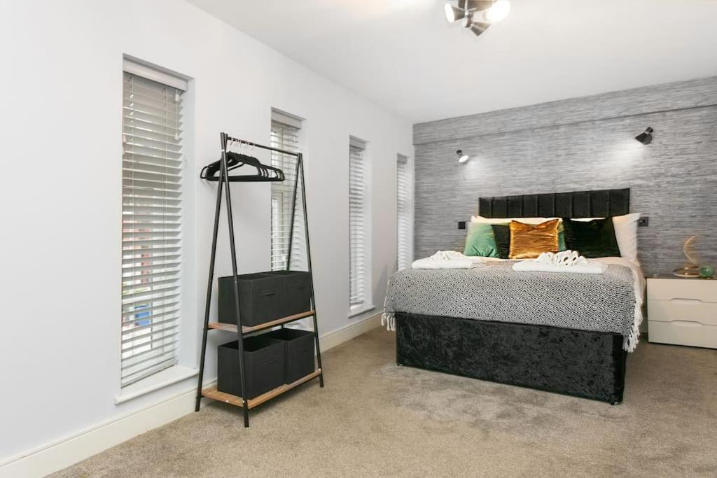 Awesome 1 Bedroom Flat In Apartment Twickenham