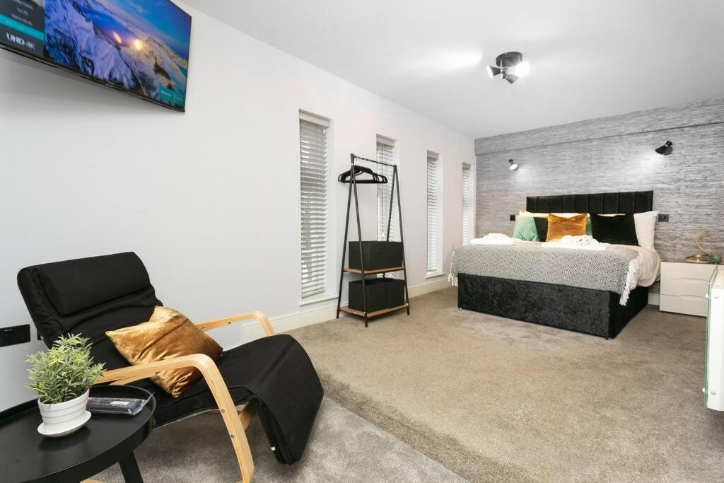 Awesome 1 Bedroom Flat In Apartment