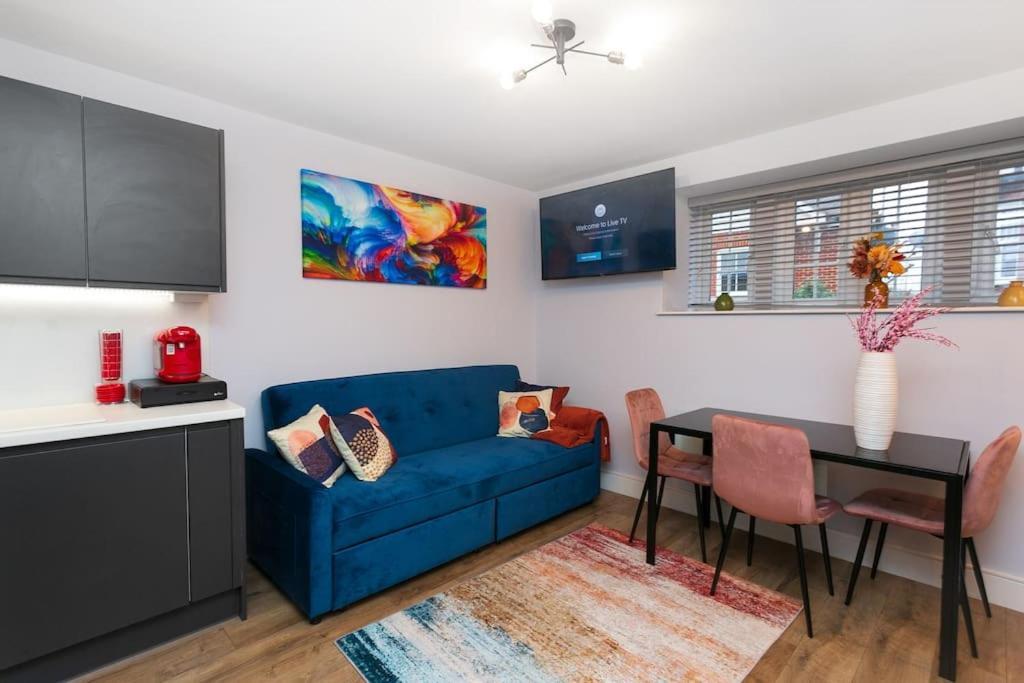 Awesome 1 Bedroom Flat In
