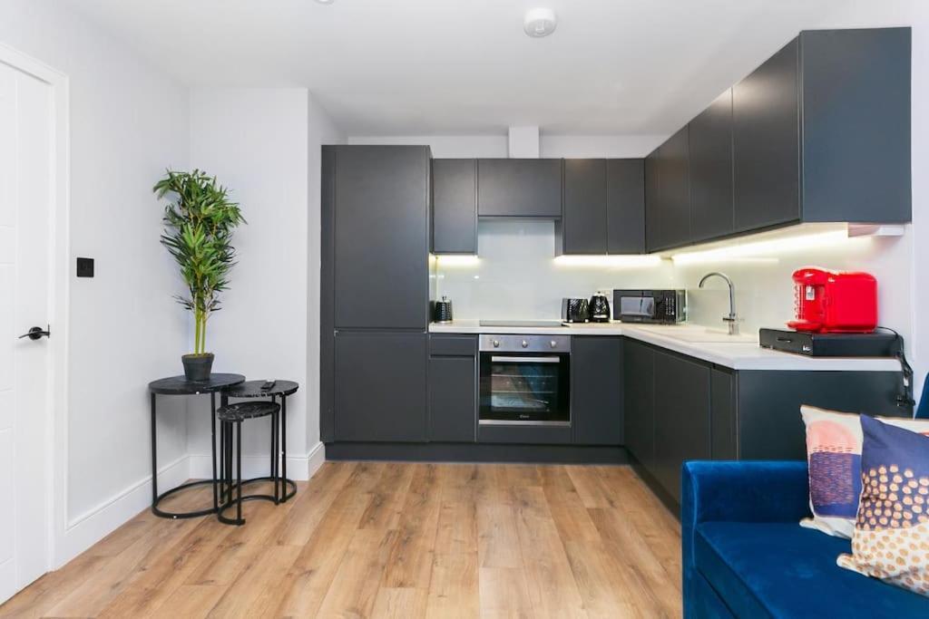 Awesome 1 Bedroom Flat In Apartment