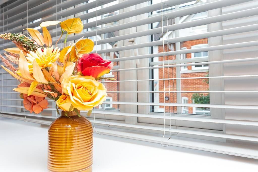 Awesome 1 Bedroom Flat In *